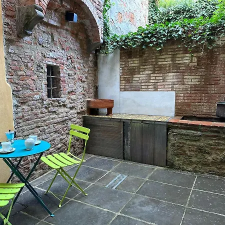 Apartment Torre Guinigi - Anfiteatro W/courtyard Lucca