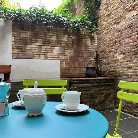 Torre Guinigi - Anfiteatro W/courtyard *